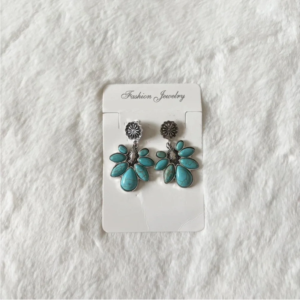 5/$15 🩷 MUST BUNDLE NWT Turquoise Floral Drop Earrings